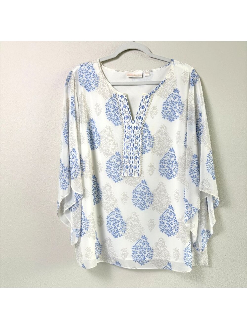 Belle Kim Gravel Floral‎ Medallion Blouse Size L Blue Gray Embroidered A374452
